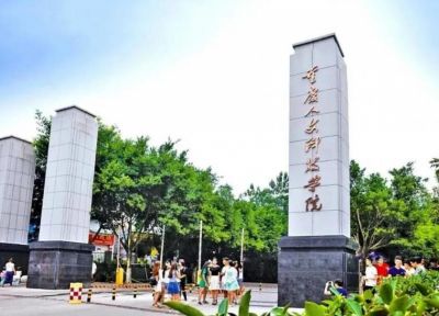 朝天門(mén)集團(tuán)與重慶人文科技學(xué)院共建校外實(shí)踐教學(xué)基地！