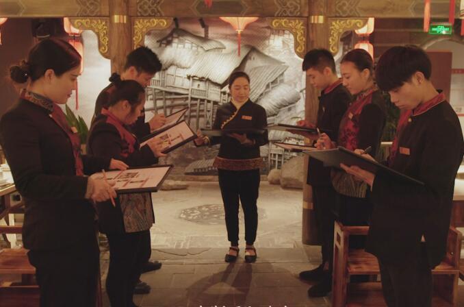 九宮格火鍋加盟店，如何合理為員工安排工作？