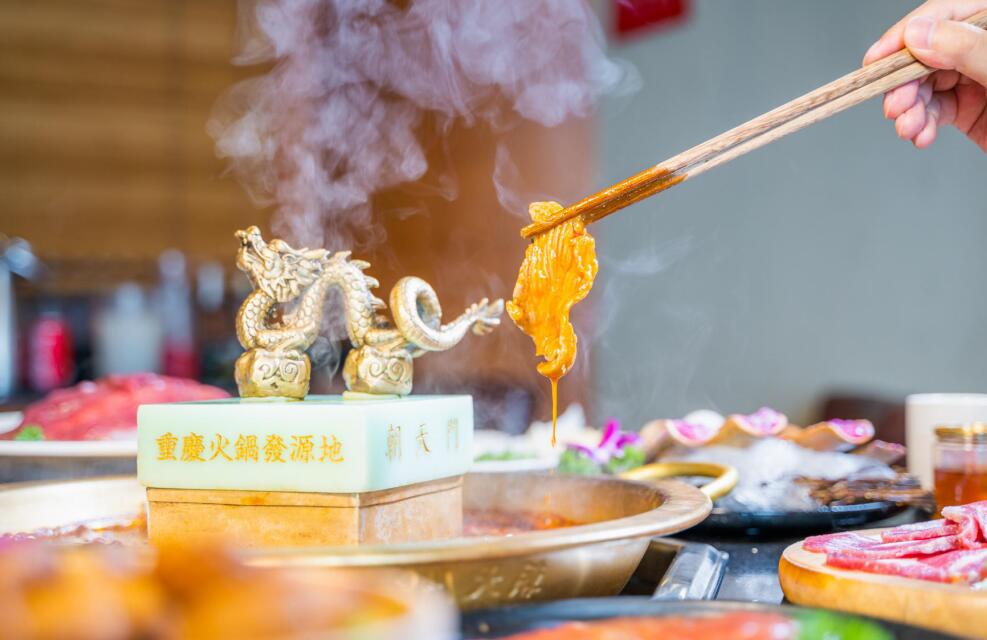 火鍋店的收入主要是靠什么來支撐的？ 