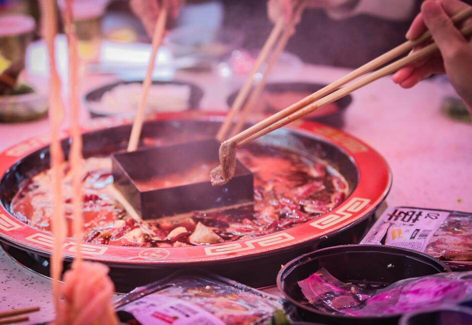 吉林開火鍋加盟店，經(jīng)營的時候需要注意什么？
