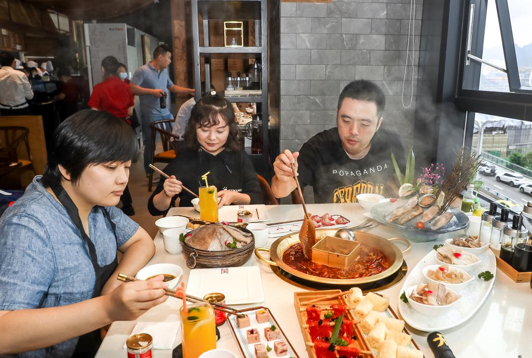 桂林開(kāi)火鍋加盟店，如何才能擁有穩(wěn)定的客源？