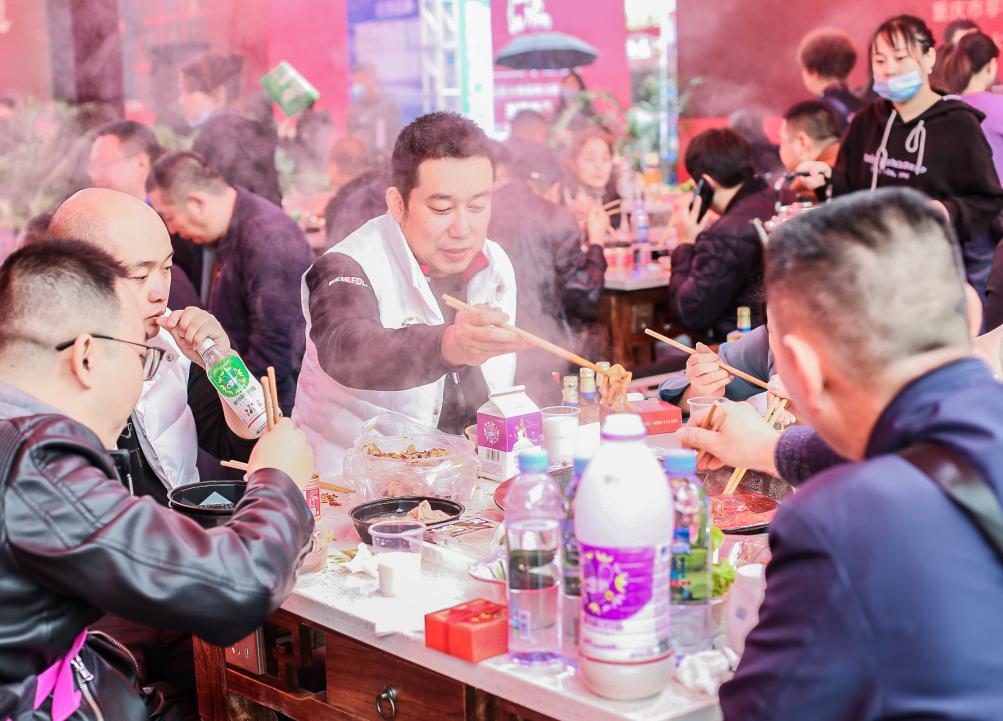加盟朝天門火鍋如何？營運(yùn)部提供全程保姆式扶持！