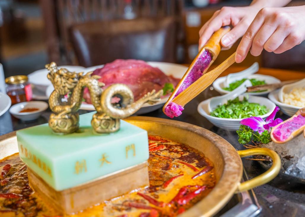 特色火鍋技術(shù)加盟好還是品牌加盟好？