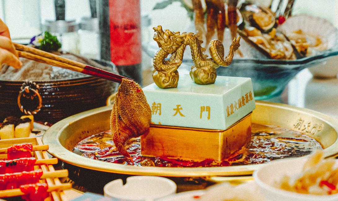 火鍋店熬制地溝油被罰巨款！餐飲食安時刻謹記！