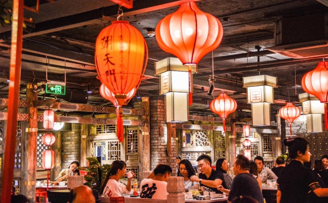 五類火鍋店裝修風(fēng)格，時(shí)尚正在路上，經(jīng)典永不過時(shí)！