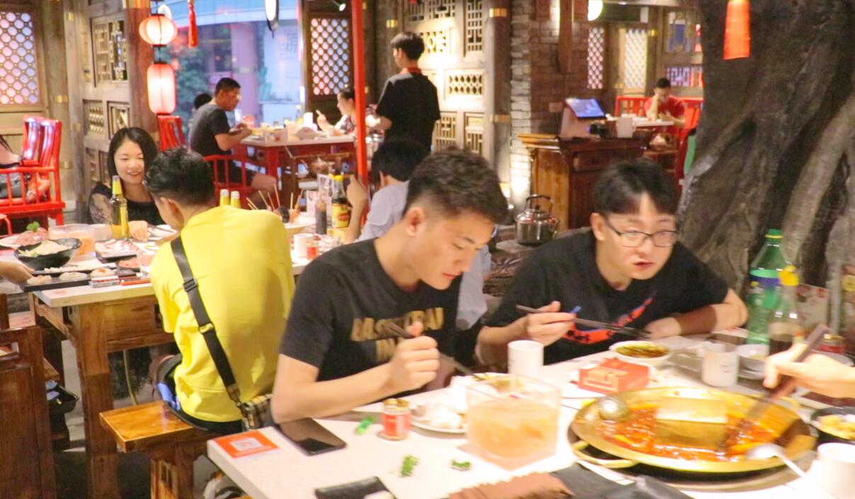 為什么干餐飲這么難？火鍋加盟有何優(yōu)勢？