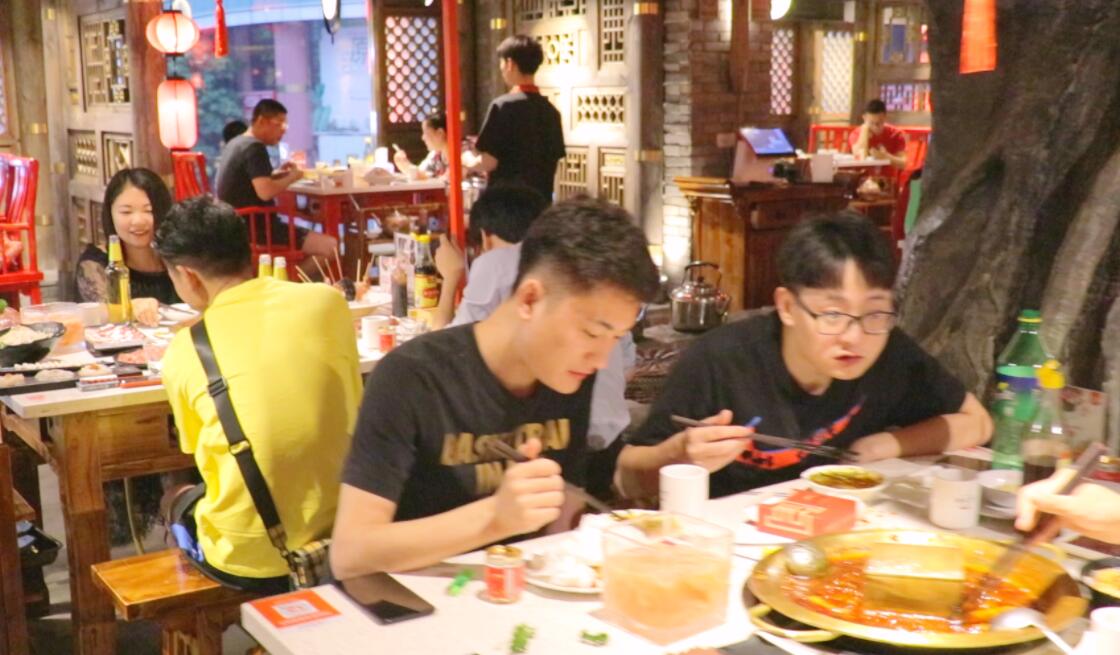 重慶火鍋，推出低價(jià)套餐，生意是否好？