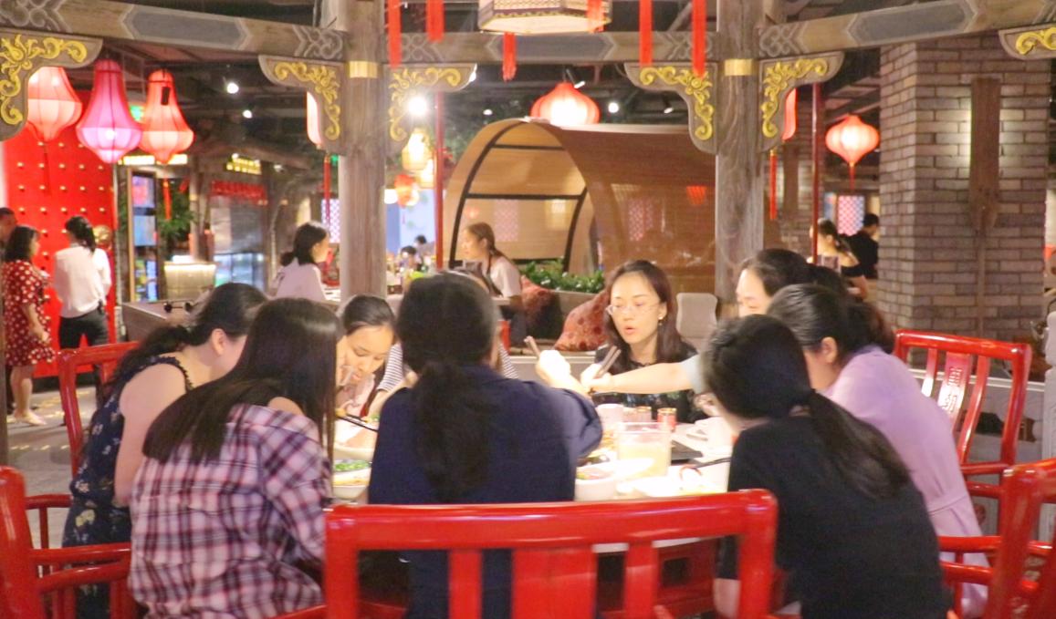 在米蘭，怎么開(kāi)一家特色重慶火鍋店？